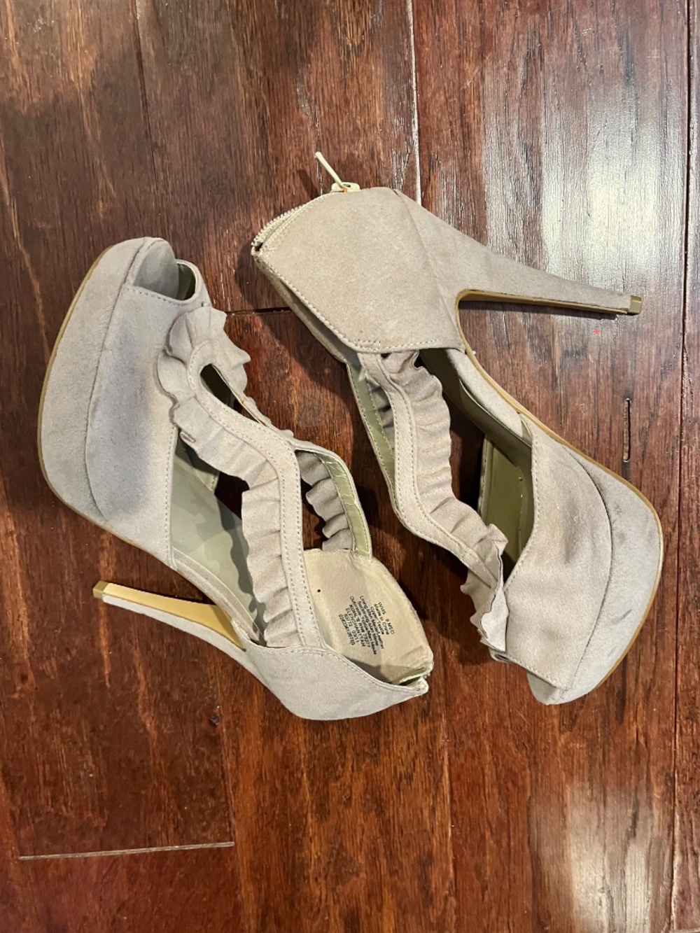 Nude Ruffle Heels sz 8.5